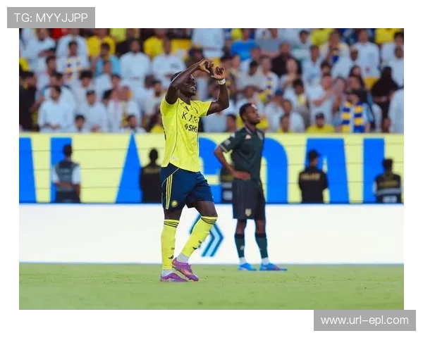 利雅得胜利全队抵达新未来城主场，C罗、科曼领衔首发训练